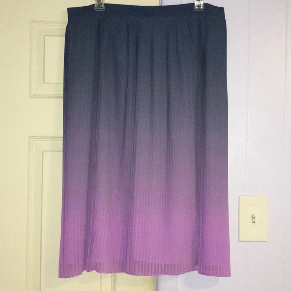 Ombré lavender pink pleated Halston skirt.